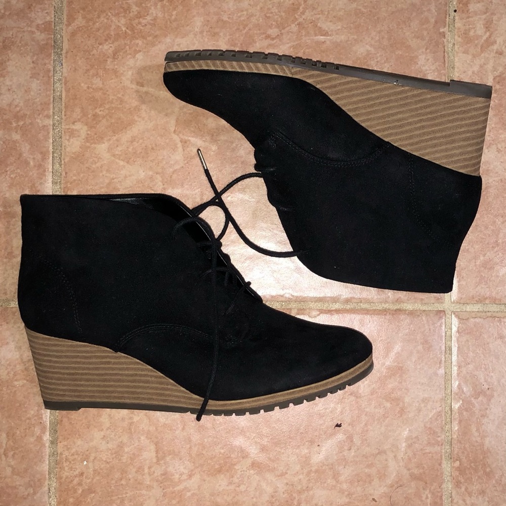 Dr. Scholls Black Wedges (6.5)